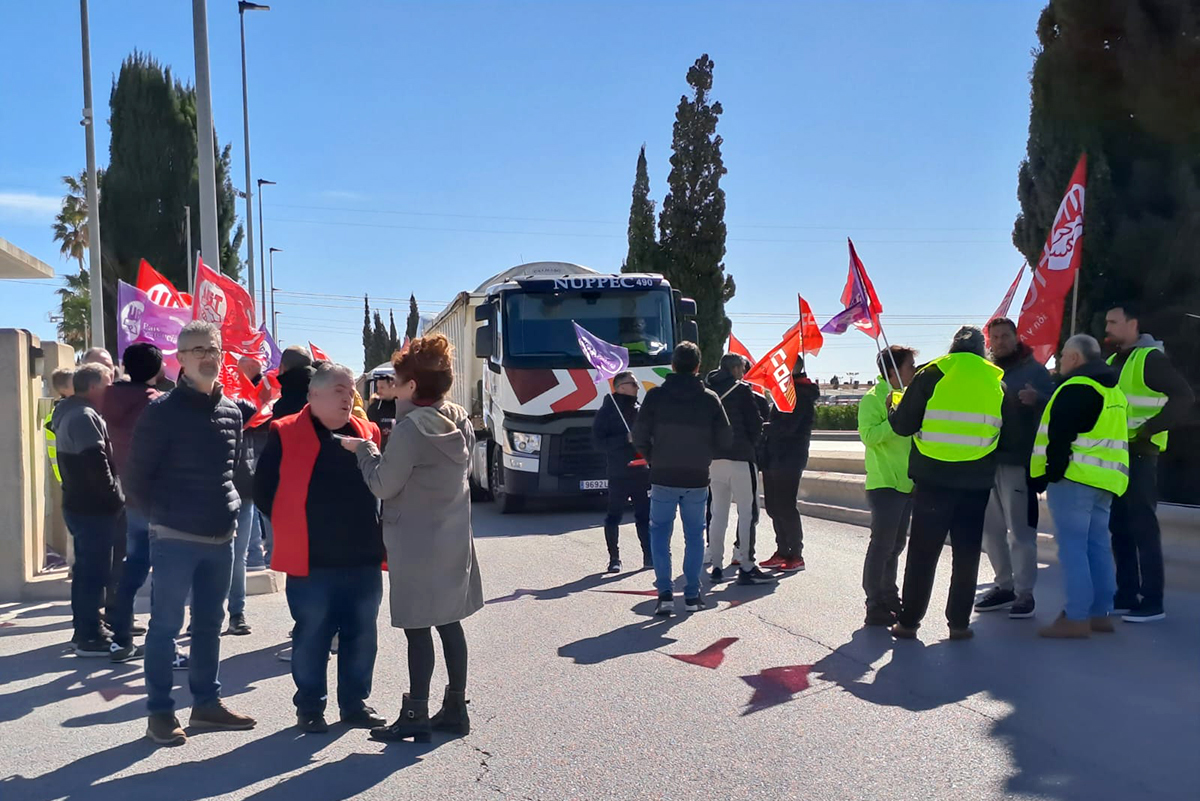 Seguimiento del 90% en la segunda jornada de huelga en el sector del azulejo